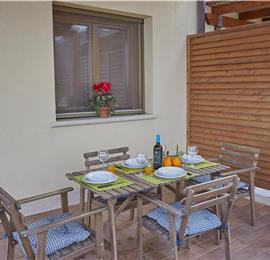 2 bedroom seaside apartments with shared pool, sleeps 4-5